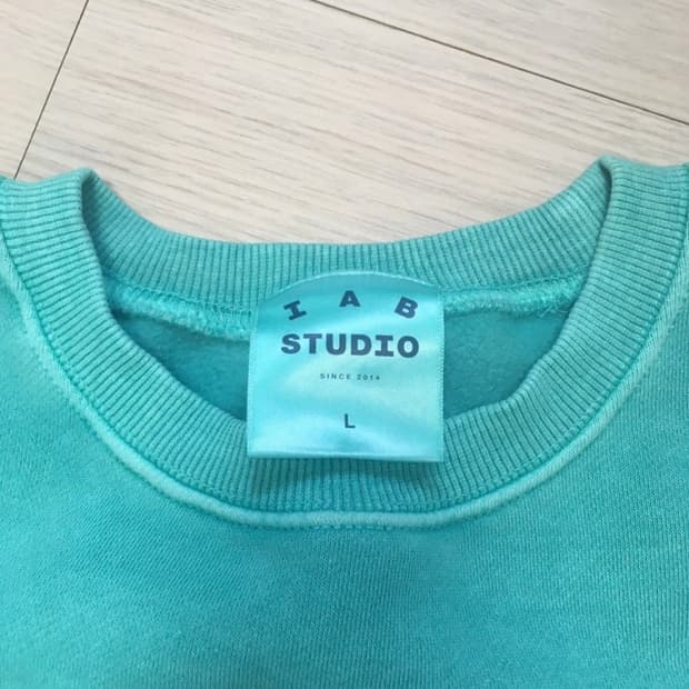 아이앱 스튜디오 피그먼트 스웨트셔츠 & 미니백 제이드