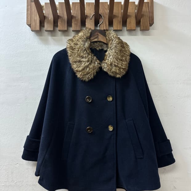 일본빈티지 칼라(탈부착가능) 퍼 디테일 케이프 코트 