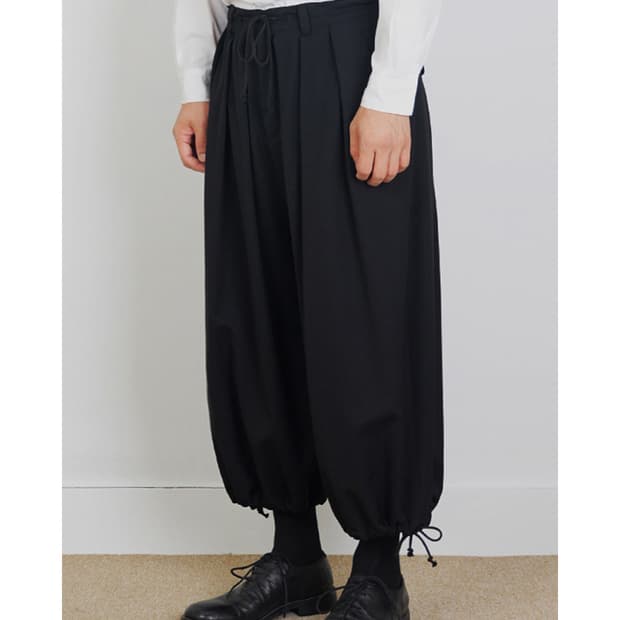 한블랙 팬츠 004 울 개버딘 벌룬팬츠 요지야마모토