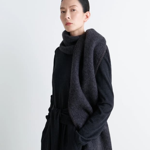 르메르 25fw COCOTTE FLUFFY 알파카 머플러/앤트러사이트