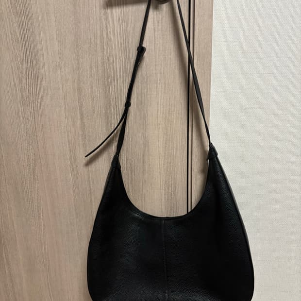 애프터프레이 크레센트 레더백 블랙