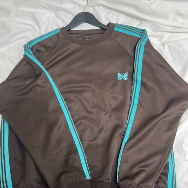 니들스 크루넥 맨투맨