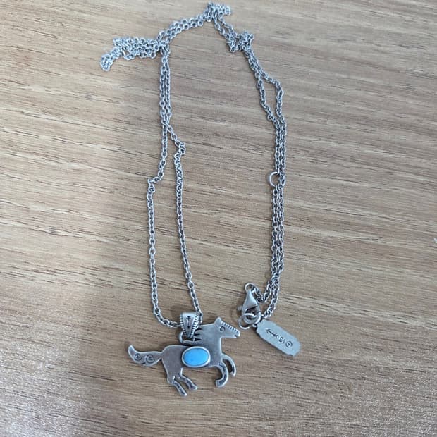 넘버링 Horse Turquoise Pendant Necklace