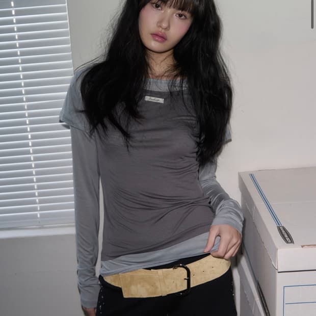 (F) 레더리 투톤 슬리브리스 레이어드 롱슬리브 [CHARCOAL]