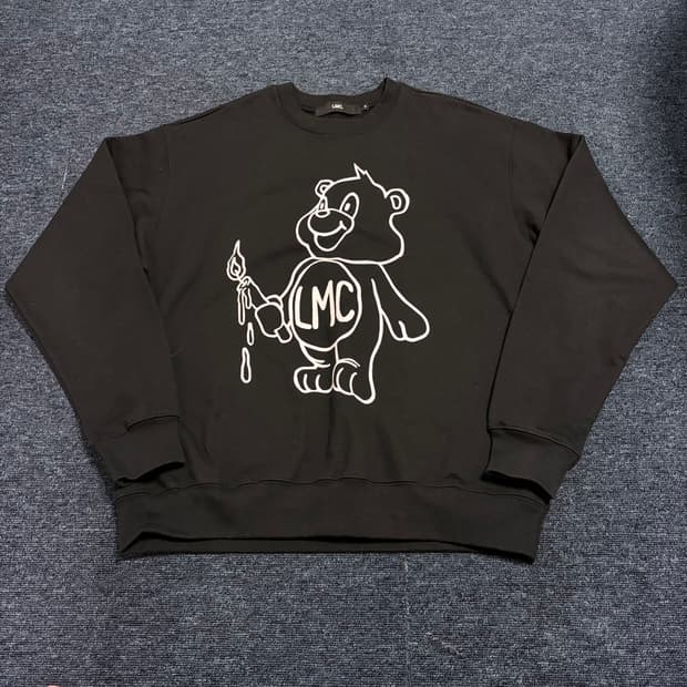 LMC 캔들베어 맨투맨