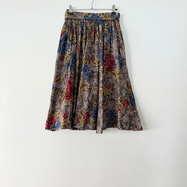 Color garden skirt / khaki grey