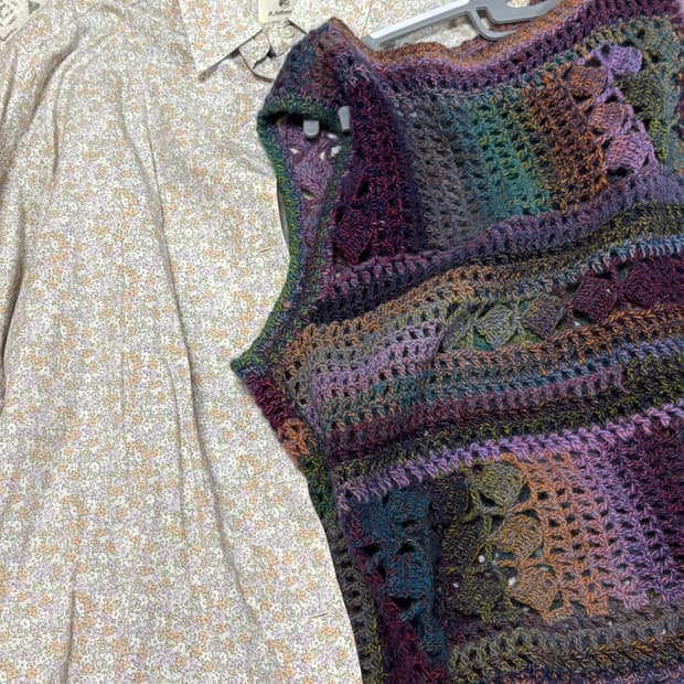 모리걸 상의 4개 일괄(꽃패턴 셔츠, 자주빛 니트조끼••)