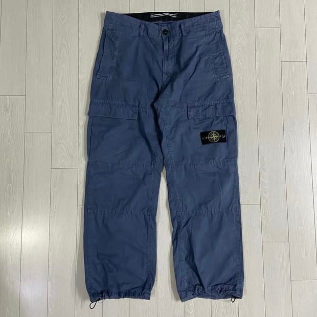 [32] 24SS 스톤아일랜드 올드 트리트먼트 카고 팬츠 다크블루