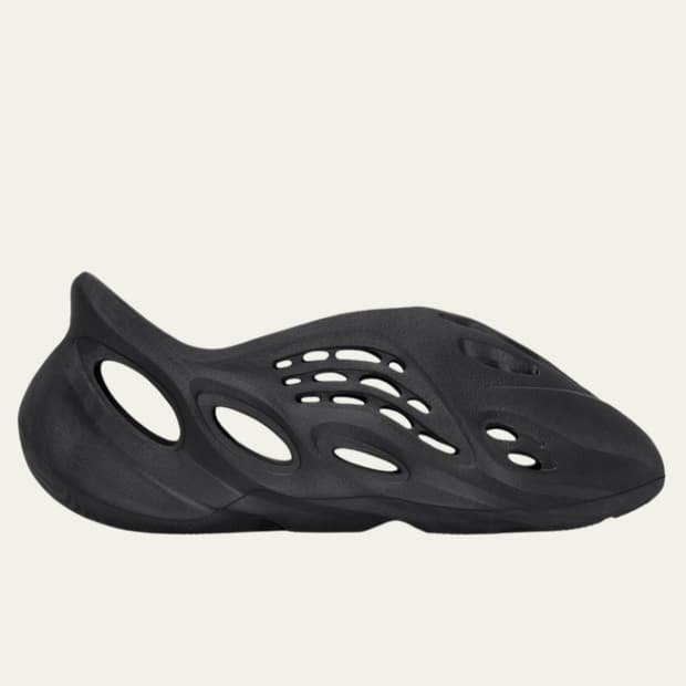 아디다스 이지 폼러너 오닉스 255