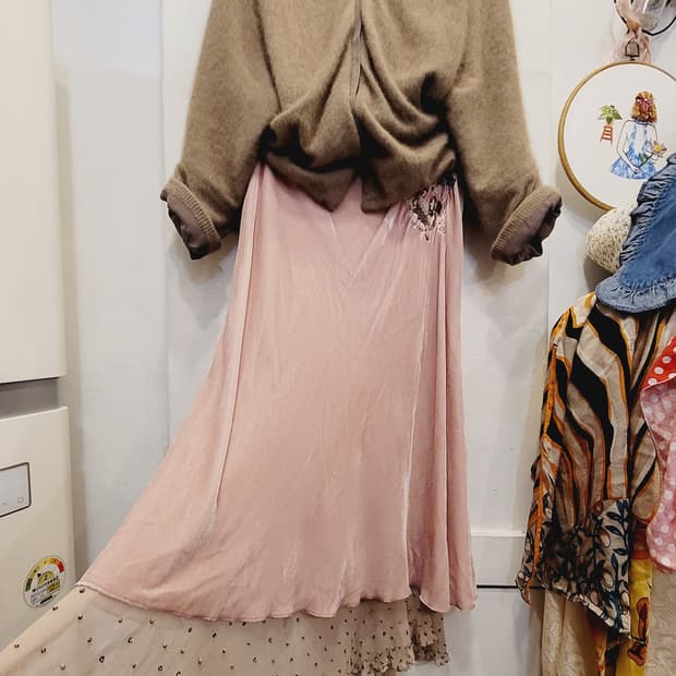 데코 앙고라터치 울 가디건. votrenom 실크벨벳 스커트