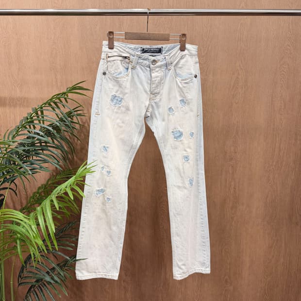 엠포리오 아르마니 데님 팬츠 프레이드 패치 백포켓 블랙 로고 디테일 연청