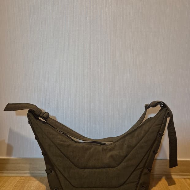 르메르 게임백 미디움 카키