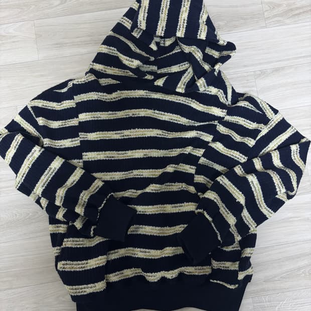 카락터 멀티스트라이프 니트 후드 01