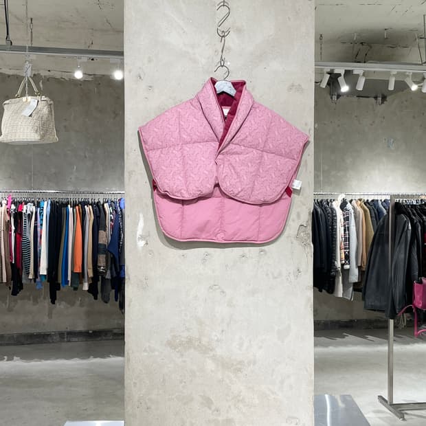 셀린느 핑크 트리옹프 덕 다운 페더 베스트