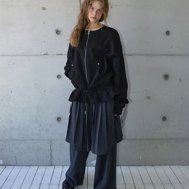 rense round neck frill zipup black