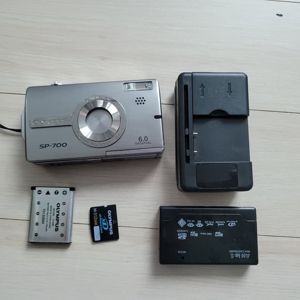 올림푸스 SP-700 디지털카메라