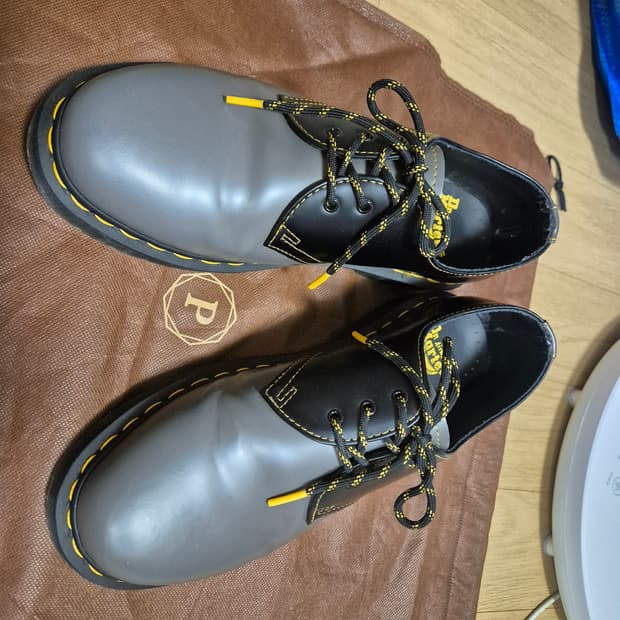 닥터마틴 1461 BLACK & CHARCOAL

SMOOTH UK7