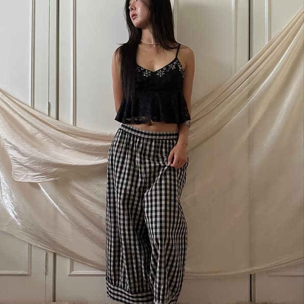 check baggy pants