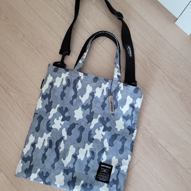 레프트필드 LEFTFIELD 카모 토트 크로스백