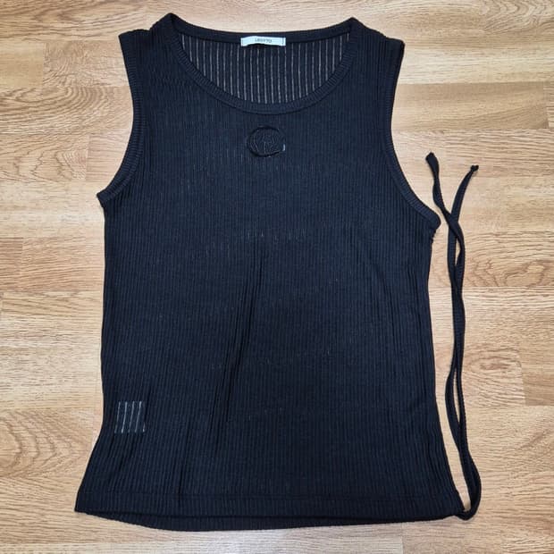 Flutter String Layered Sleeveless_BLACK
