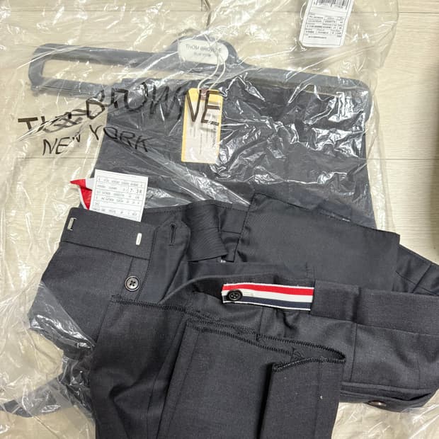 톰브라운 차콜 로우라이즈 슬랙스 팬츠 3 새상품 팝니다