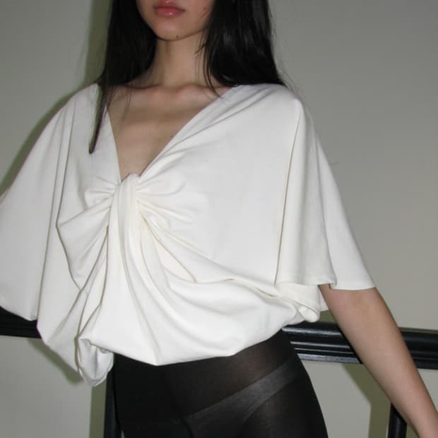 Nieeh 니히 Flow drape tee (Ivory)