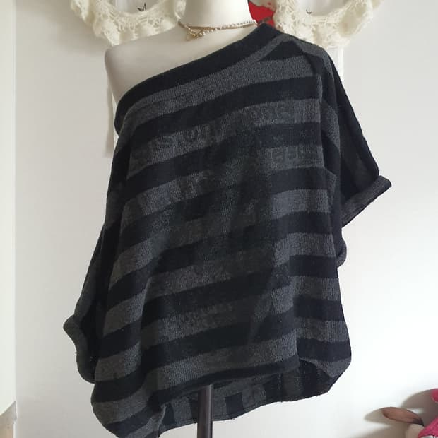 [모리걸] 오버핏 단가라 스트라이프 오프숄더 니트