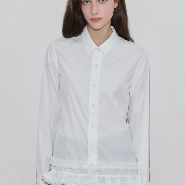 시눈 프릴 블라우스 logo frill collar shirt 판매해요