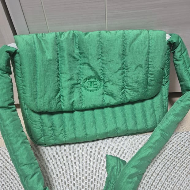 시엔느 패딩 가방 크로스 가방