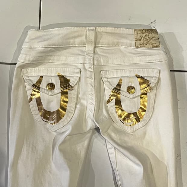 트루릴리젼 화이트•골드 부츠컷 데님팬츠 24