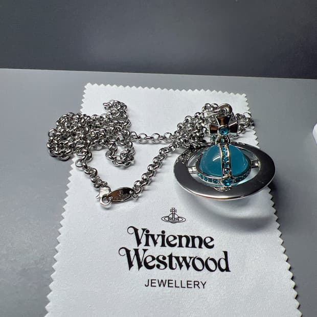 비비안웨스트우드 블루 빅오알비 목걸이