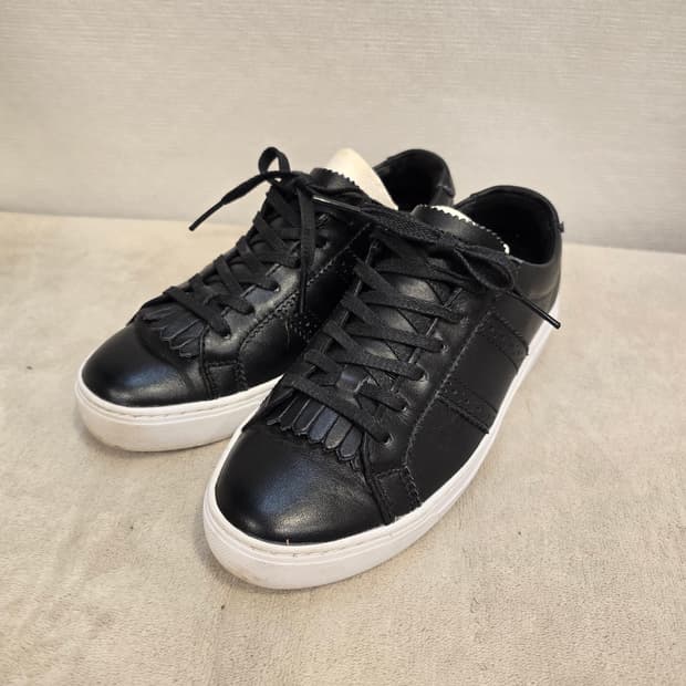 라코스테 여성 가죽 태슬 스니커즈 블랙 235~240