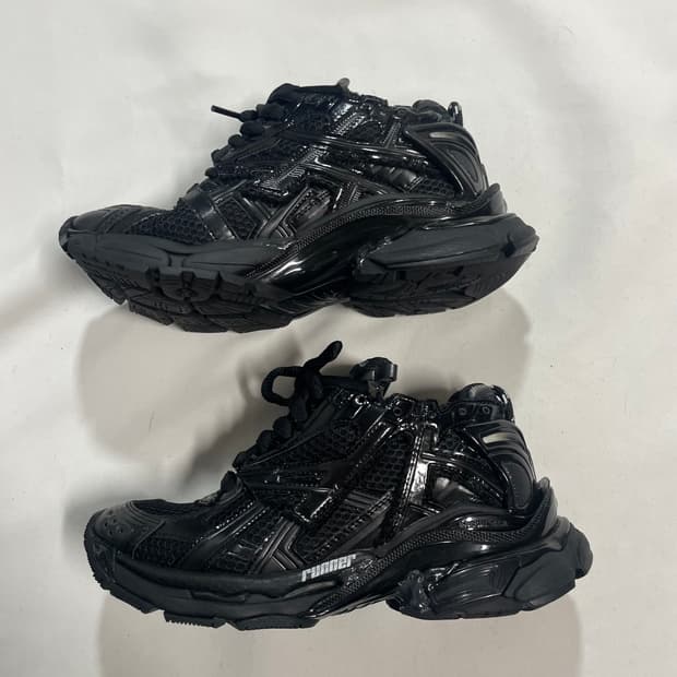 발렌시아가 뉴러너 블랙 37