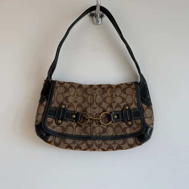 코치(COACH) 모노그램 숄더백