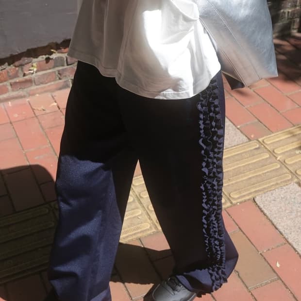 생긴 러플 트랙 팬츠 바지 ruffle track pants navy