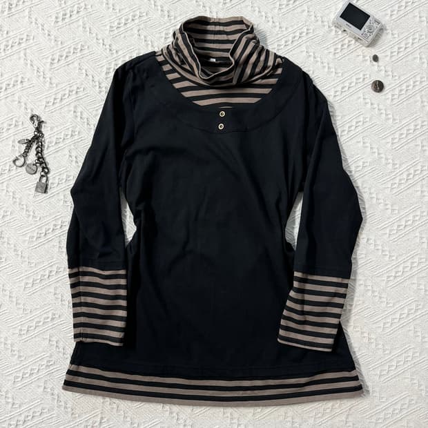 셔링 넥 레이어드 버튼 탑