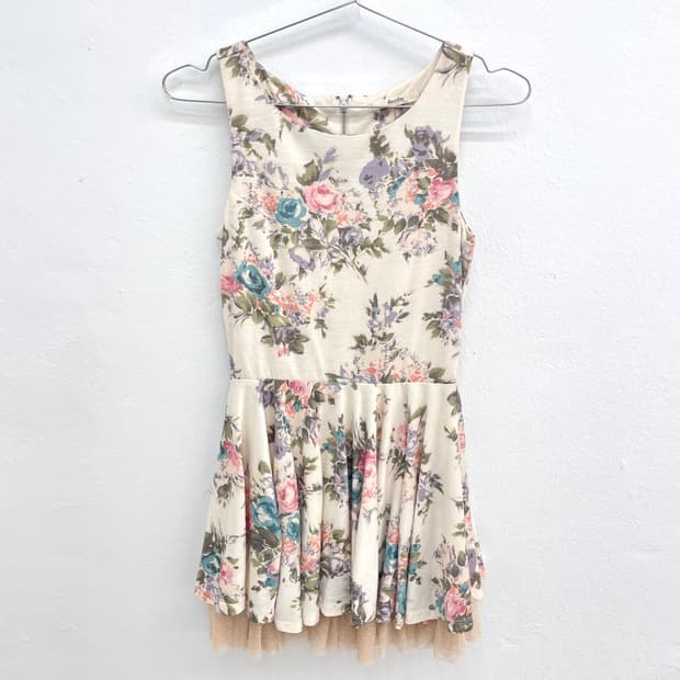 Floral lace sleeveless dress