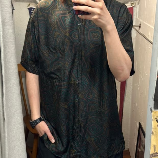 USA VINTAGE 소용돌이 기하학 패턴 실크 반팔 셔츠