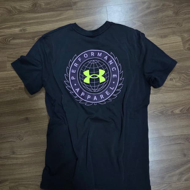 언더아머 반팔 티셔츠