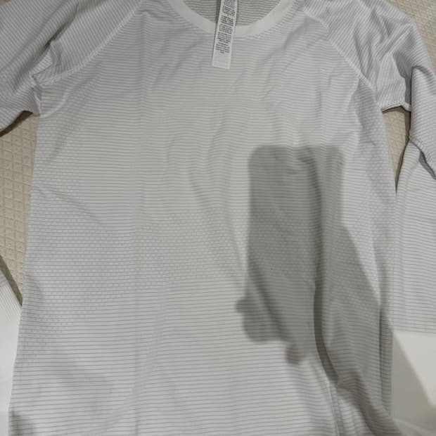 룰루레몬 스위프틀리 상의 긴팔 미착용