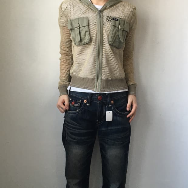 Pocket point punching zip up