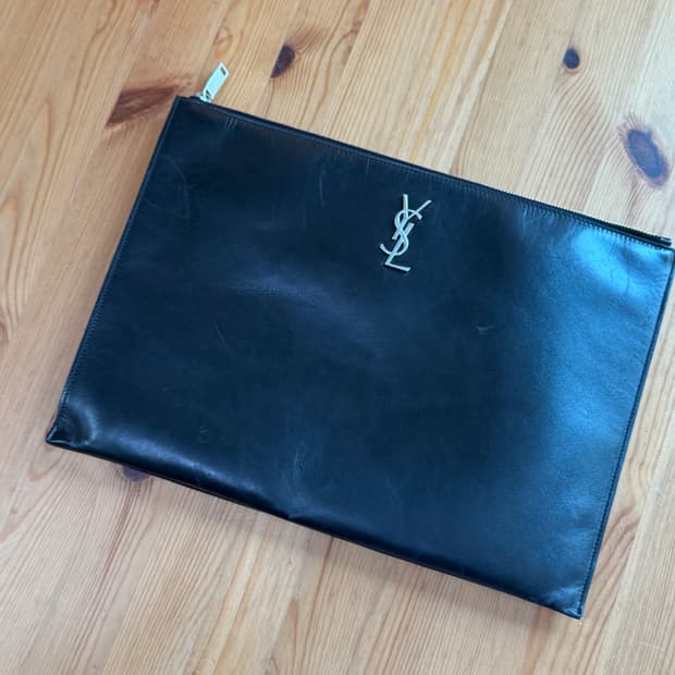 정품 생로랑 모노그램 YSL 은장로고 라지 클러치 가방 블랙