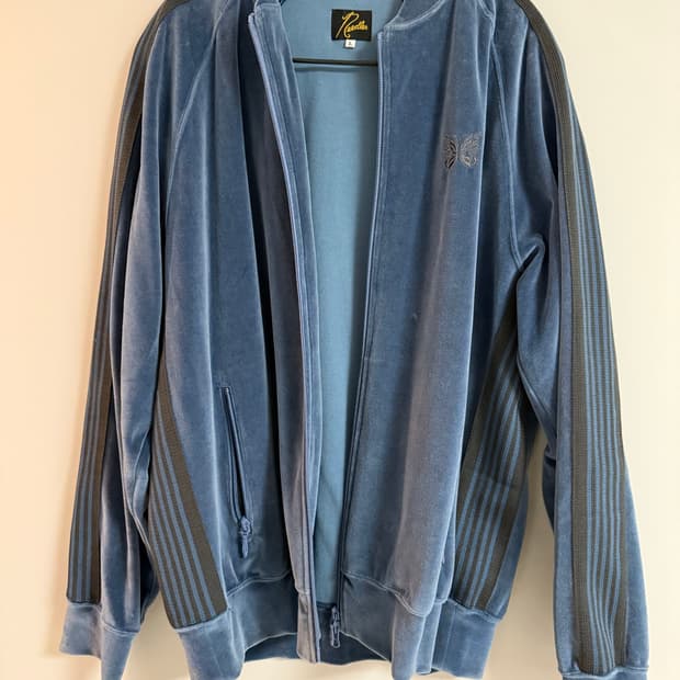 니들스 벨벳 트랙탑 블루