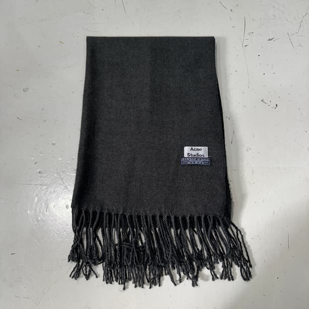 아크네스튜디오 버진울 목도리