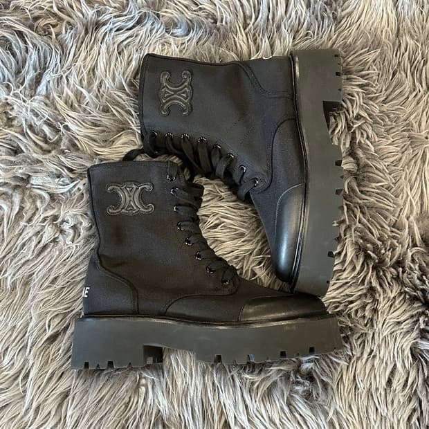 CELINE 트라이엄프 러그솔 레이스업 부츠