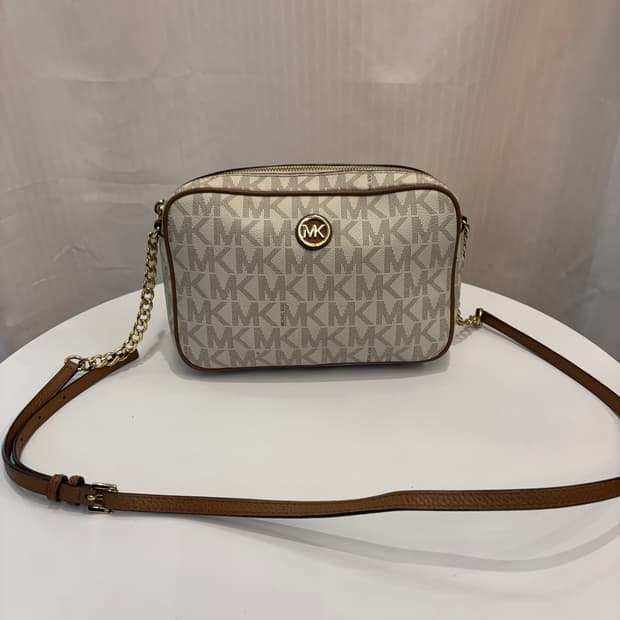 정품 마이클코어스 사각 크로스백    