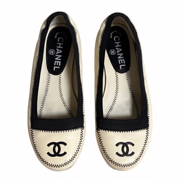 샤넬 화이트 레더 플랫슈즈