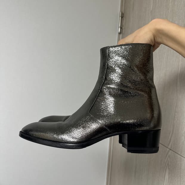 생로랑 16aw 메탈릭 실버 와이어트 부츠 42