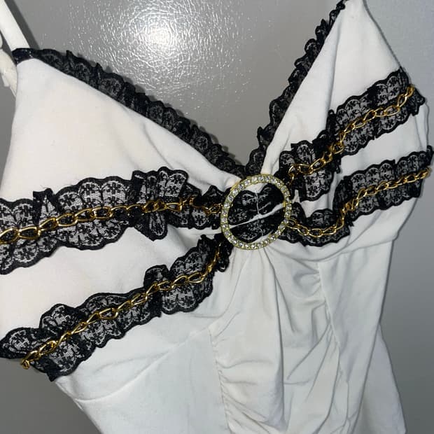 백아일렛 갸루 화이트 나시