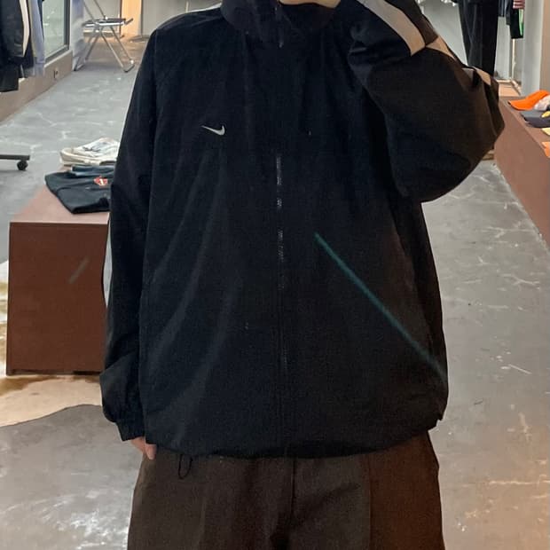 나이키 블랙 바람막이 H2850